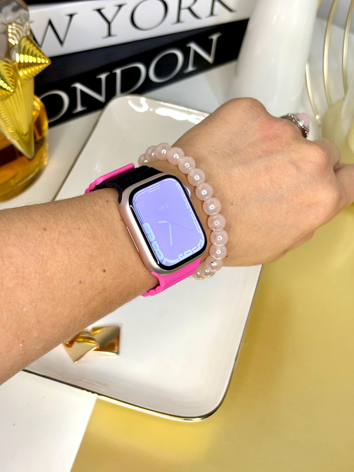 Correa Apple Watch Fucsia y Negro con Imán